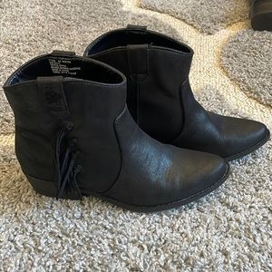 Arizona black booties 7 1/2 worn once